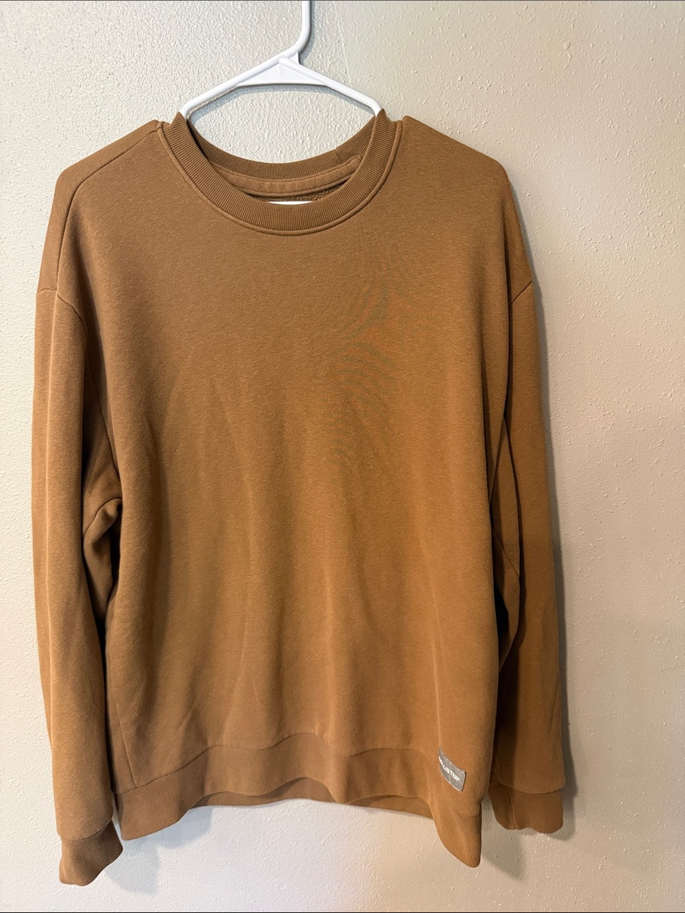 Hollister Men’s Crewneck Sweatshirt in Camel Brown